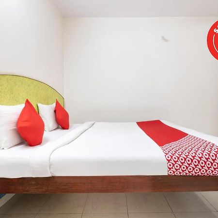 Oyo 16123 Chandana Deluxe Bengaluru Kültér fotó
