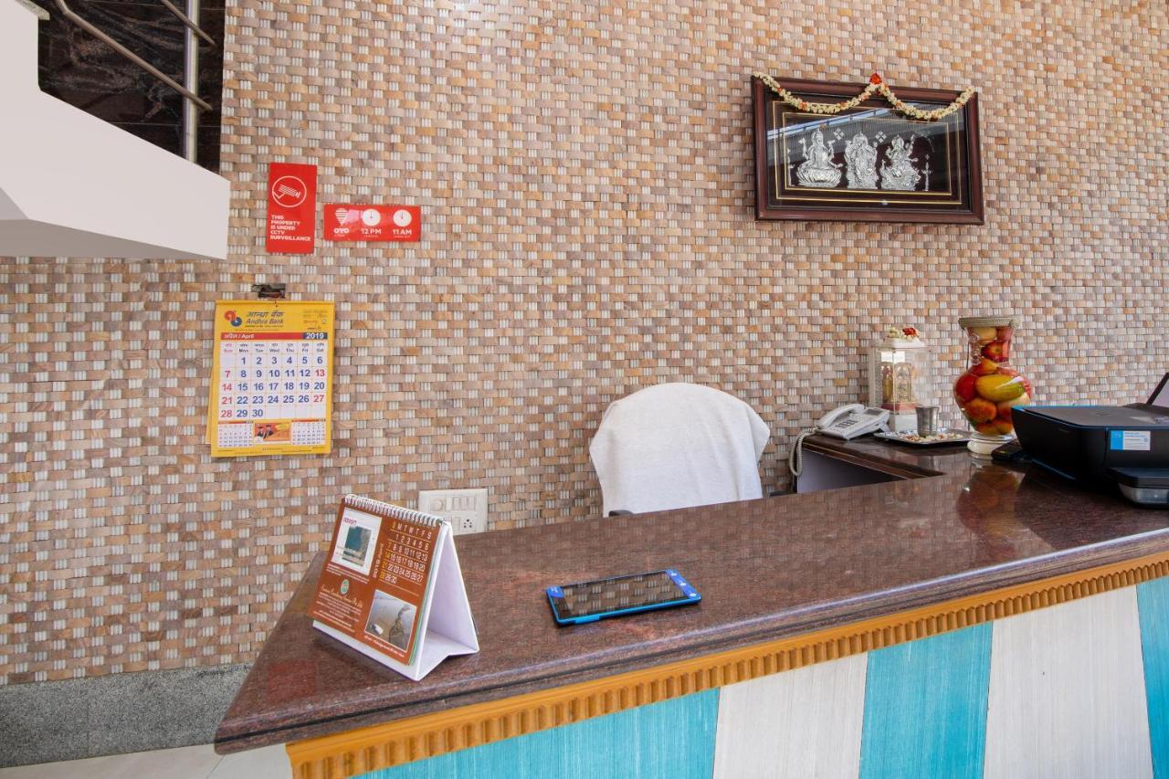 Oyo 16123 Chandana Deluxe Bengaluru Kültér fotó