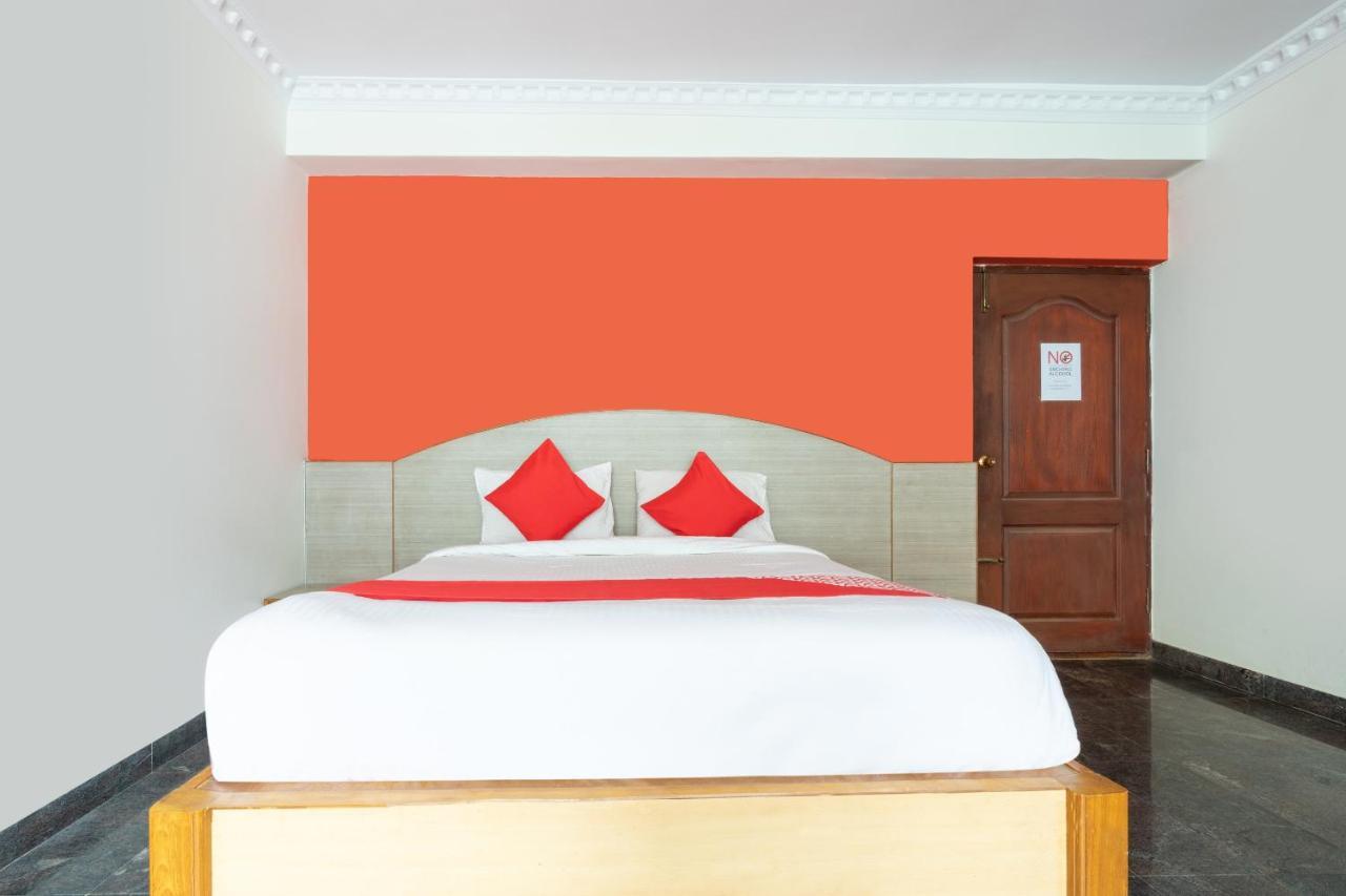 Oyo 16123 Chandana Deluxe Bengaluru Kültér fotó