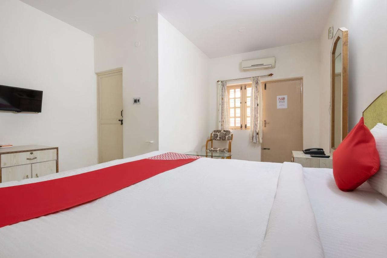 Oyo 16123 Chandana Deluxe Bengaluru Kültér fotó