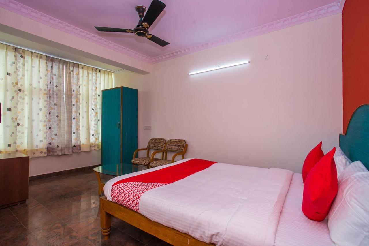 Oyo 16123 Chandana Deluxe Bengaluru Kültér fotó