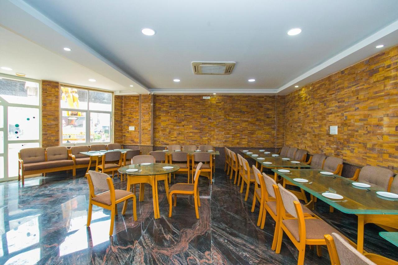 Oyo 16123 Chandana Deluxe Bengaluru Kültér fotó