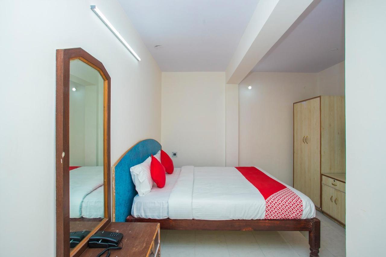 Oyo 16123 Chandana Deluxe Bengaluru Kültér fotó