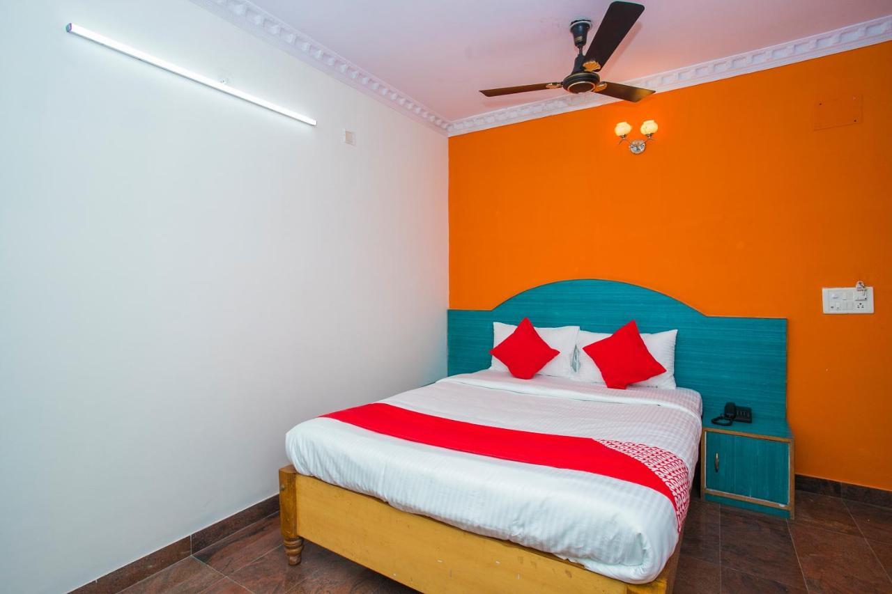 Oyo 16123 Chandana Deluxe Bengaluru Kültér fotó