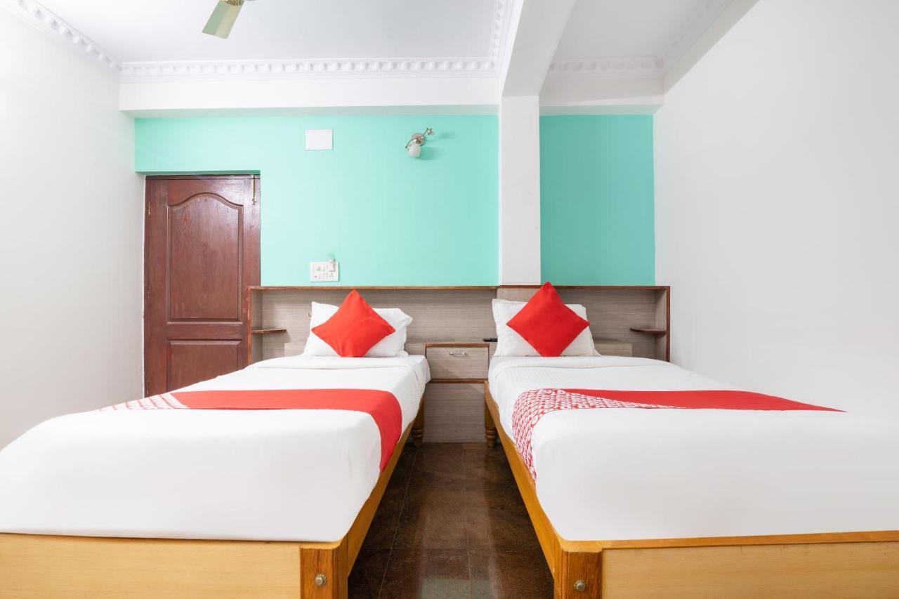 Oyo 16123 Chandana Deluxe Bengaluru Kültér fotó