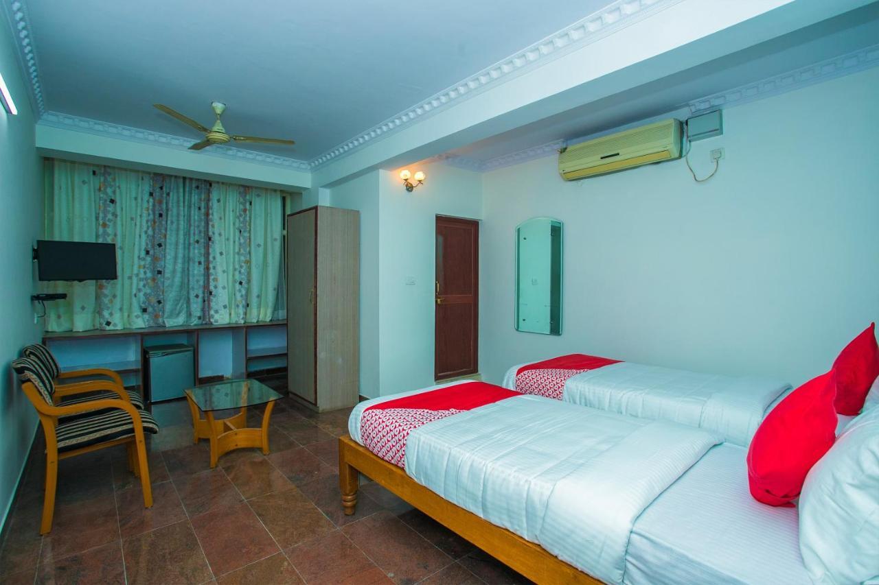 Oyo 16123 Chandana Deluxe Bengaluru Kültér fotó