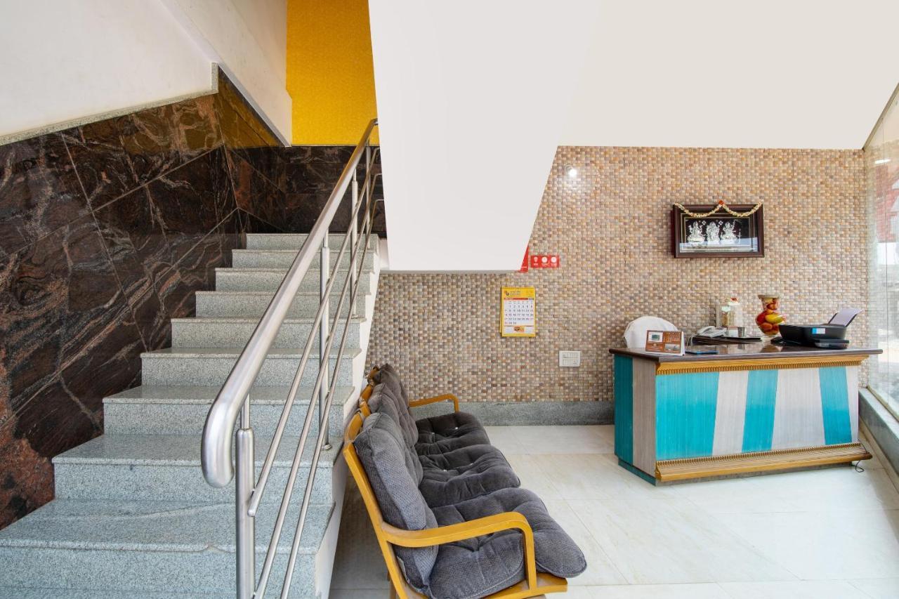 Oyo 16123 Chandana Deluxe Bengaluru Kültér fotó