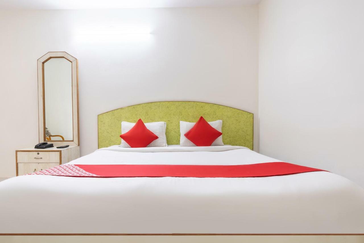Oyo 16123 Chandana Deluxe Bengaluru Kültér fotó